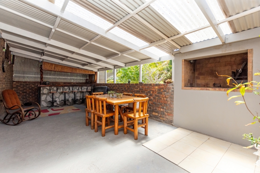 5 Bedroom Property for Sale in Middedorp Western Cape